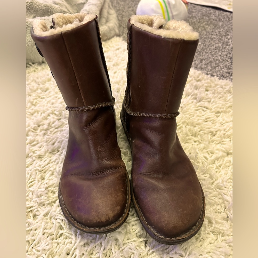 UGG Lillie Brown Leather Sheepskin Lined Winter Boots Size 8 (7) Tasman Braided.